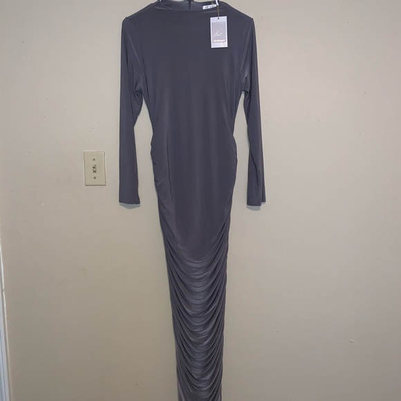 🚫SOLD🚫 Long Sleeve Ruched Maxi Long Dress - Picture 3 of 7